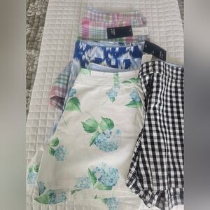 NWT Crown & Ivy Floral Patterned Shorts.   4 Pairs